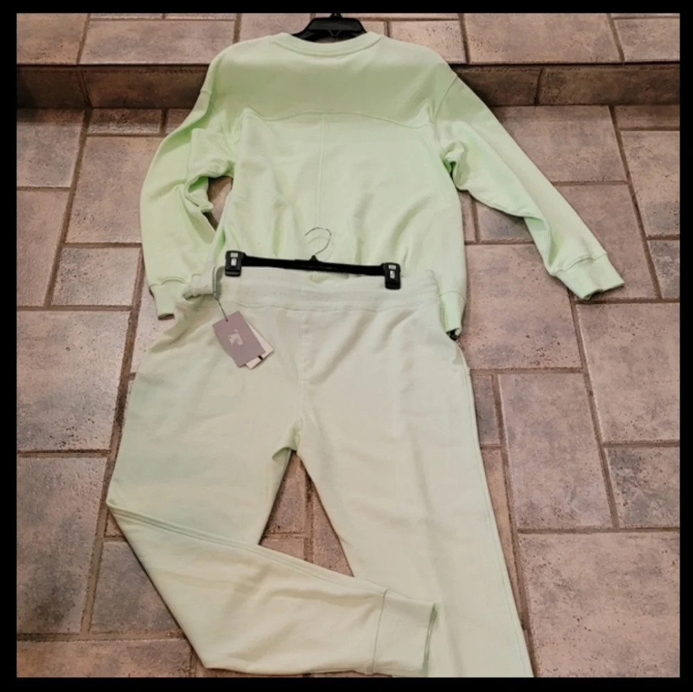 DKNY Green Jogger matching Set Lounge Set  NWT Sz L